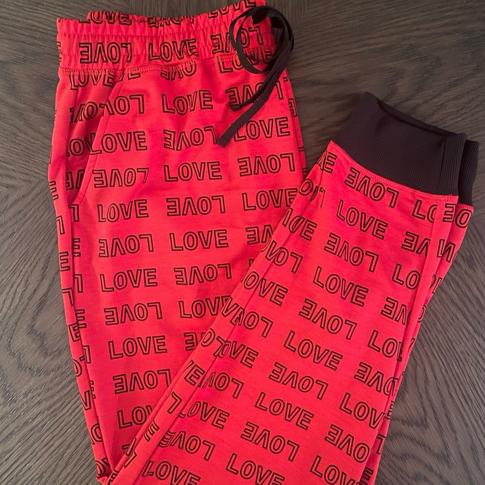 BNWT red with black print LuLaRoe Jax  size XL fits (18-20)